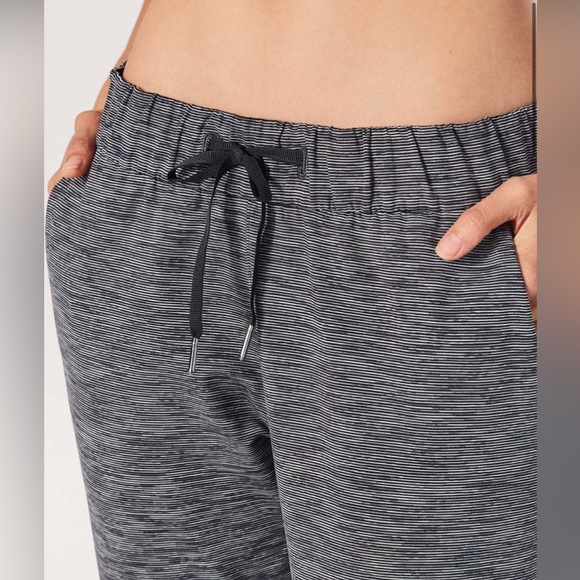 Lululemon On The Fly Pant size 2 - Picture 2 of 13